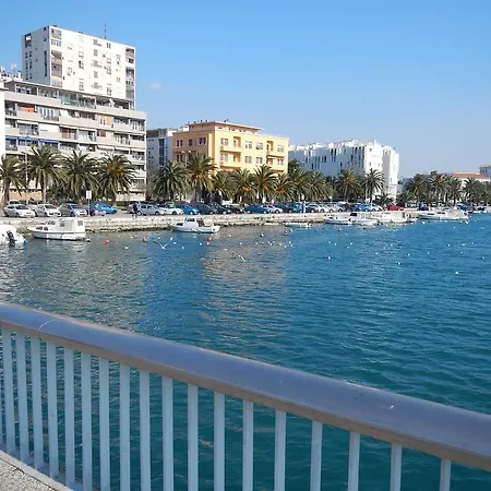 アパート Mahagony Deluxe