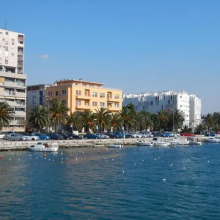 Mahagony Deluxe ザダル