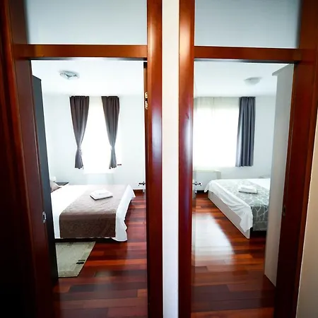 Mahagony Deluxe Zára